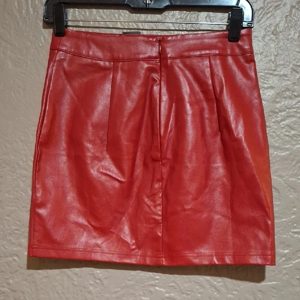 NEW.Lulu's Vibrant Red Mini Skir Size XS